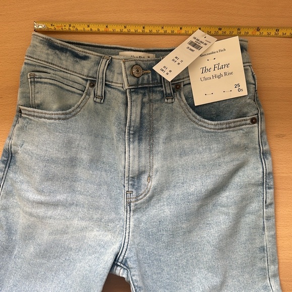 A&F Ultra High Rise Flare - Picture 4 of 4